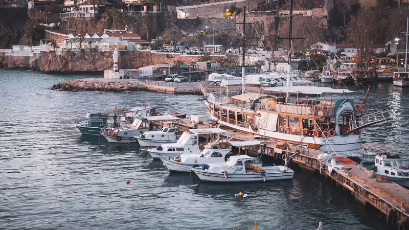 Antalya Demre Gecelik Bayan