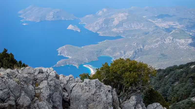 Antalya Kepez'da Gece Fotoğrafçılığı İçin En Estetik Caddeler ve Yapılar