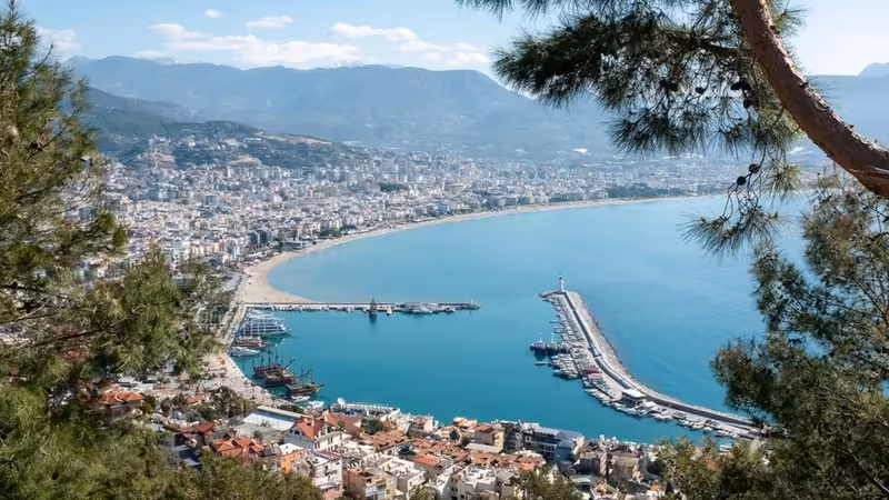 İstanbul Bayrampaşa'da Yalnız Seyahat Edenler İçin Güvenli Gezi Rotaları