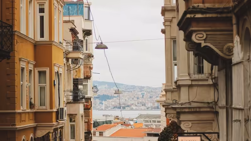 İstanbul Beyoğlu Esmer Escort Bayanlar