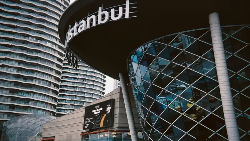 İstanbul Kartal Kisa Sacli Escort Bayanlar