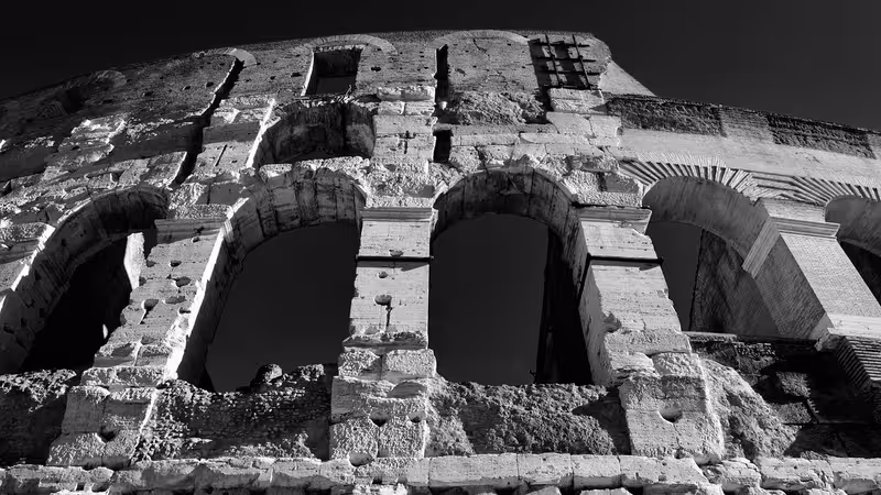 İzmir Karşıyaka'da Uluslararası Fuarlar ve Kongre Merkezleri Rehberi