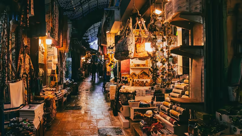İzmir Karşıyaka Olgun Bayan