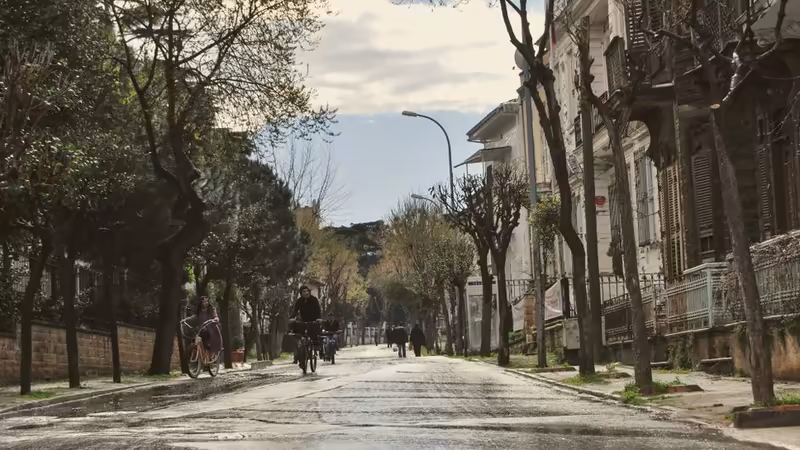 İzmir Kınık Guncel Bayan Bul