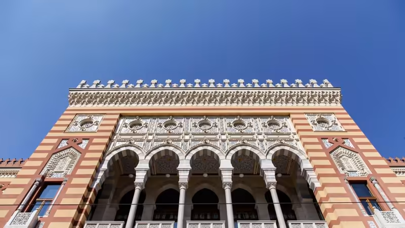 İzmir Universiteli Bayan